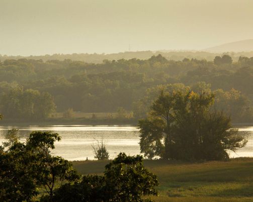 Exterior, Lake