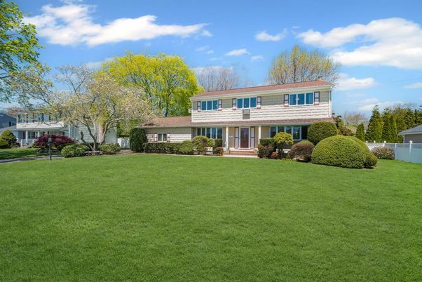 Backyard, Exterior, Facade, Raised Ranch