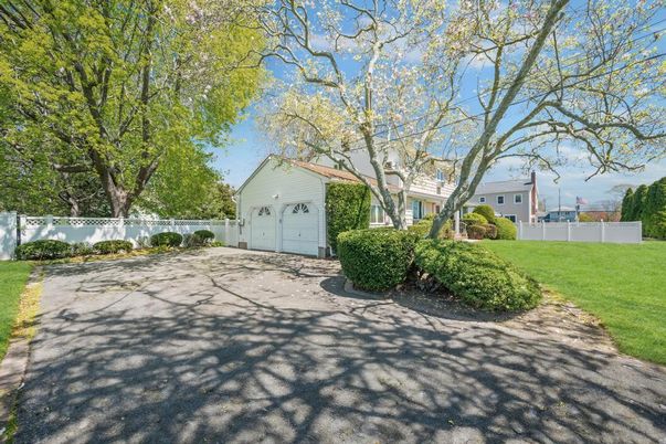 Detached Garage, Exterior