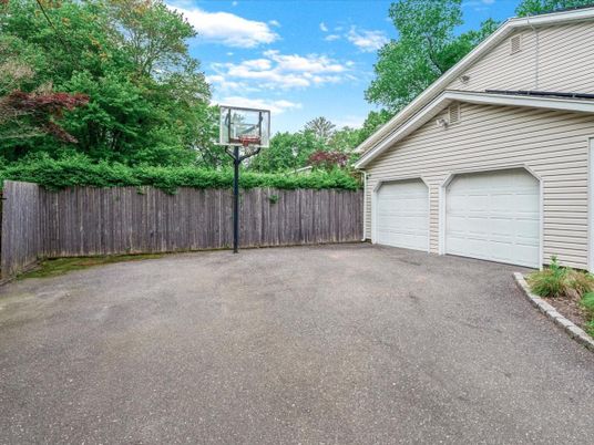 Detached Garage, Exterior