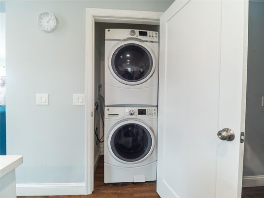 Interior, Utility Closets, Washer, Wood Texture Flooring