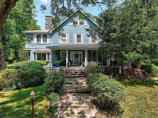 Exterior, Facade, Queen Anne Victorian