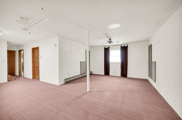 Empty room, Interior