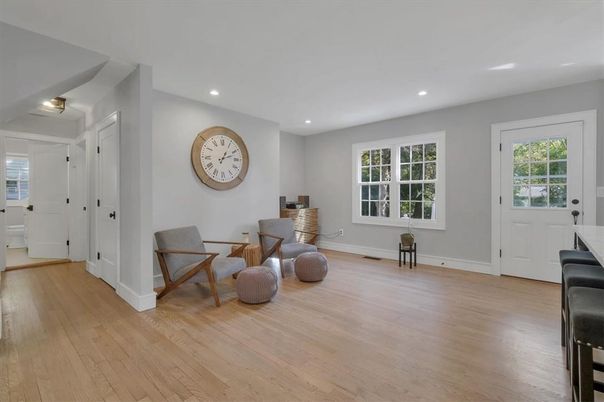 Interior, Recessed Lighting, Wood Texture Flooring