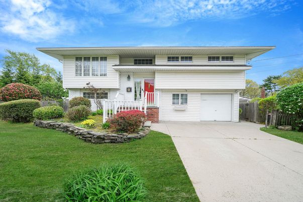 Attached, Exterior, Facade, Raised Ranch