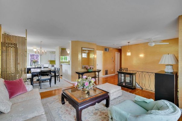 Chandelier, Dining room, Interior, Living room, Pendant Lights, Wood Texture Flooring