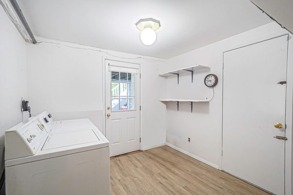 Interior, Utility Closets, Washer, Wood Texture Flooring