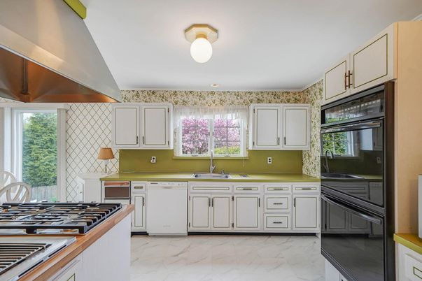 Interior, Kitchen, Marble, Stainless Steel Appliances
