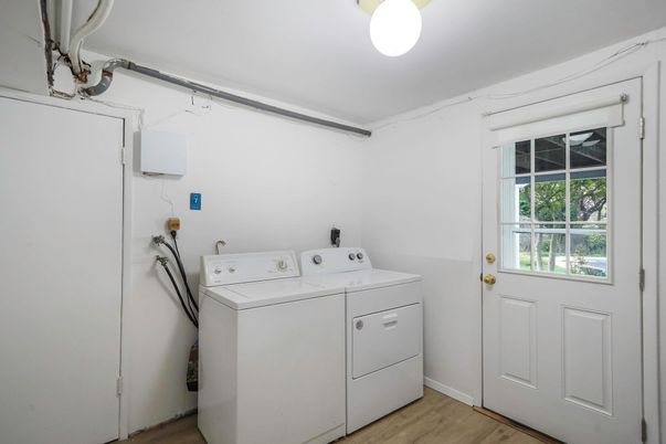 Interior, Washer, Wood Texture Flooring