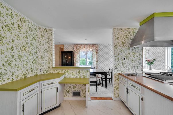 Chandelier, Dining room, Interior, Kitchen, Marble