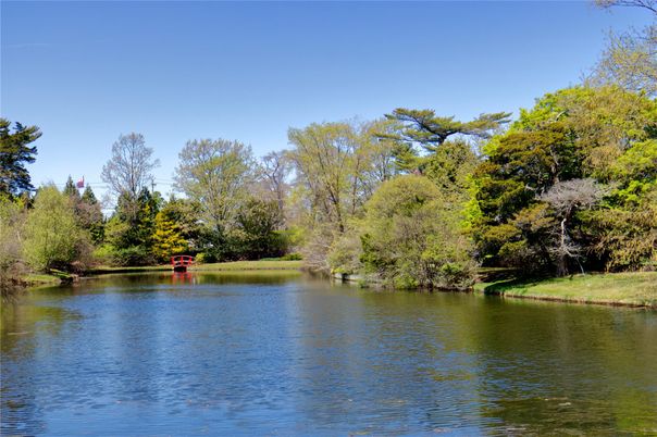 Exterior, Lake