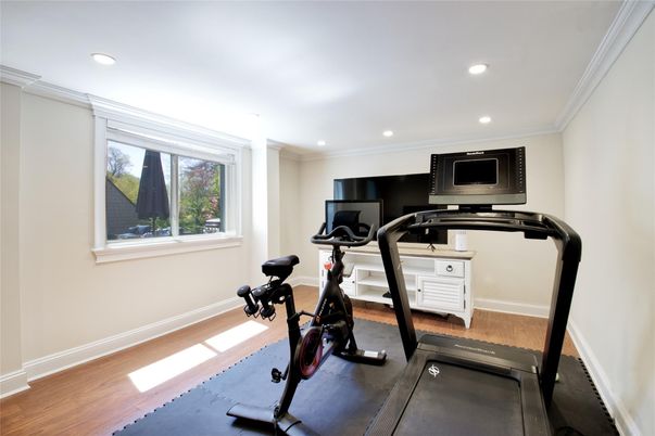 Fitness Equipment, Interior, Recessed Lighting, Wood Texture Flooring