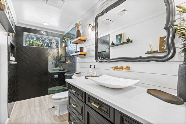 Bathroom, Interior, Recessed Lighting