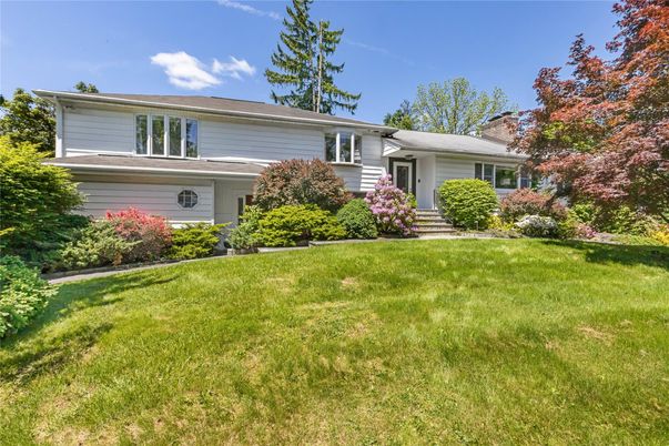 Backyard, Exterior, Facade, Split Level