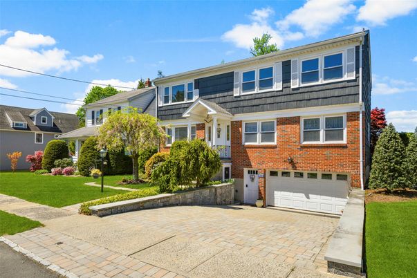 Attached, Exterior, Facade, Brick Facade, Split Level