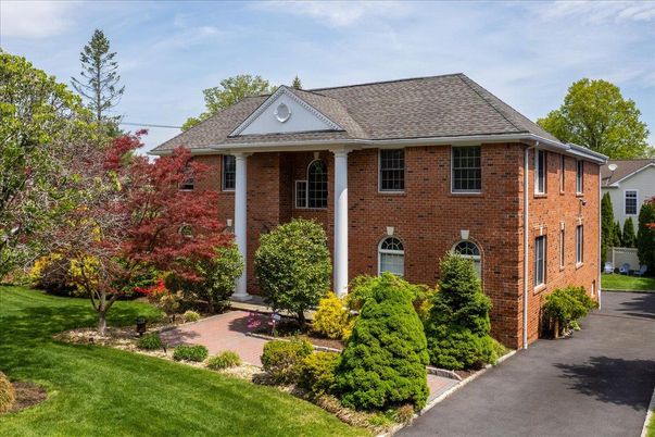 Exterior, Facade, Brick Facade, Georgian