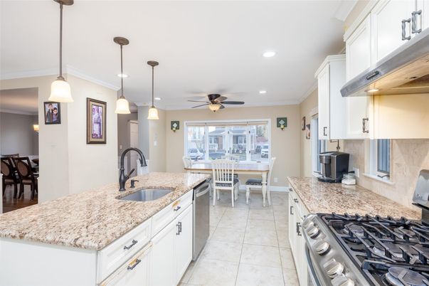 Dining room, Interior, Kitchen, Pendant Lights, Recessed Lighting
