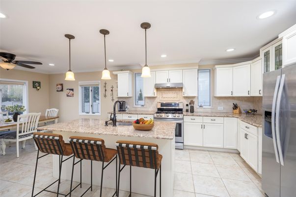 Dining room, Interior, Kitchen, Pendant Lights, Recessed Lighting, Stainless Steel Appliances