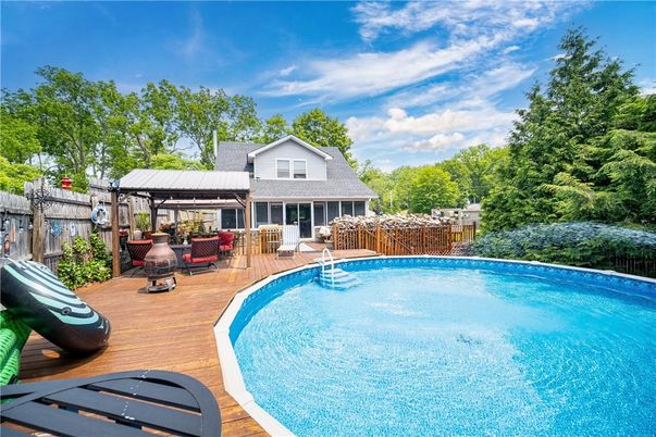 Exterior, Pool