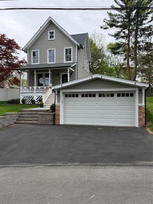 Attached, Exterior, Facade, Queen Anne Victorian