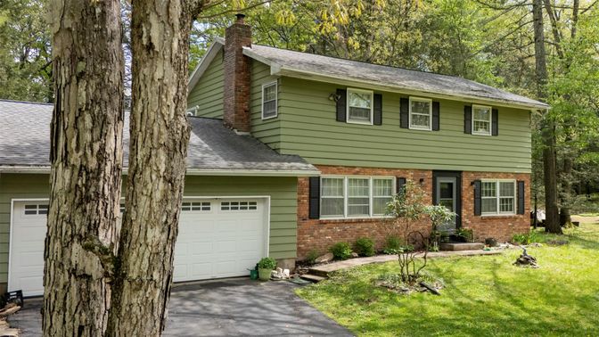 Attached, Exterior, Facade, Brick Facade, Split Level