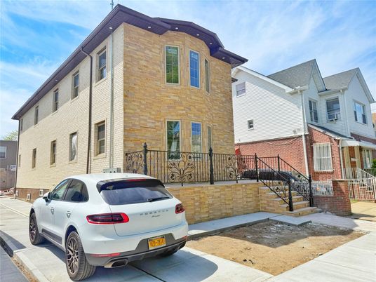 Exterior, Facade, Brick Facade, Rowhouse