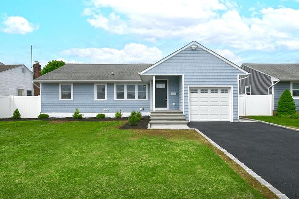 Attached, Exterior, Facade, Ranch