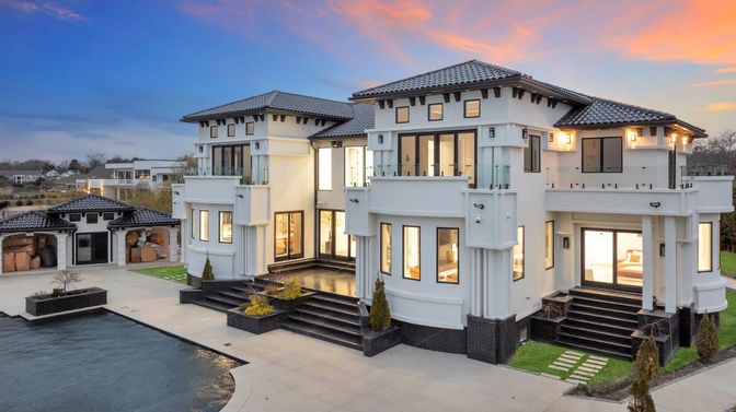 Exterior, Facade, Mediterranean