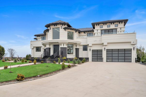 Attached, Exterior, Facade, Mediterranean