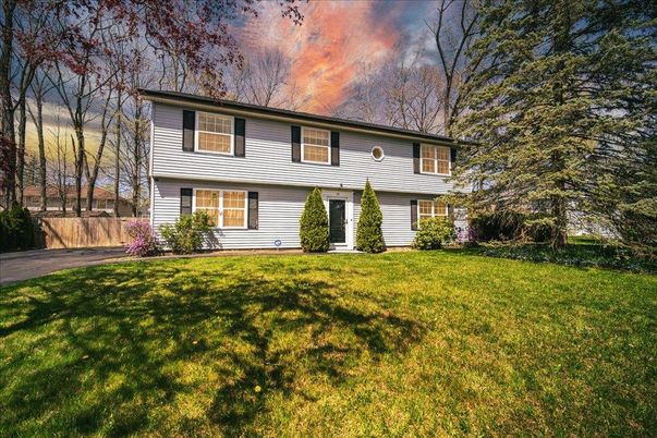 Backyard, Exterior, Facade, Raised Ranch