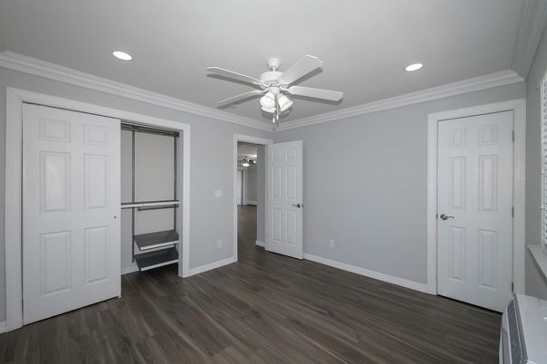 Empty room, Interior, Recessed Lighting, Wood Texture Flooring