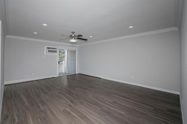 Empty room, Interior, Recessed Lighting, Wood Texture Flooring