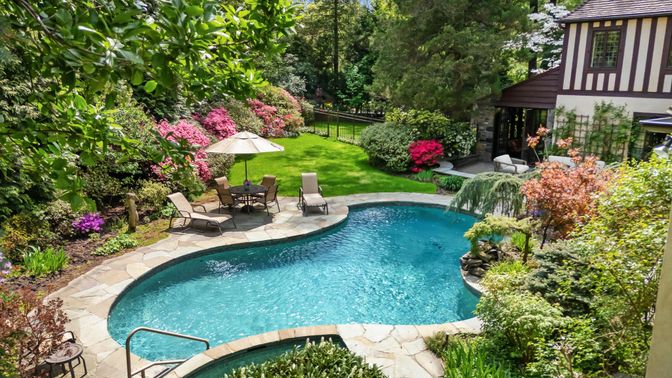 Exterior, Pool