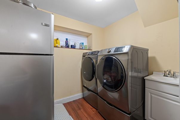 Interior, Washer, Wood Texture Flooring