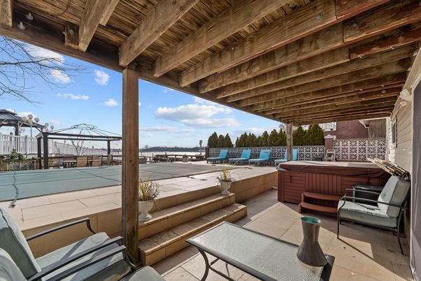 Exterior, Hot Tub