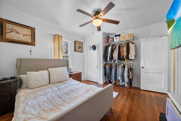 Bedroom, Interior, Walk-in Closets, Wood Texture Flooring