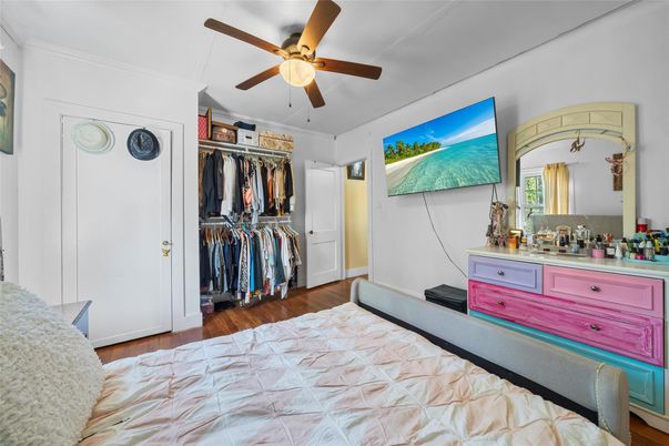 Bedroom, Interior, Walk-in Closets, Wood Texture Flooring