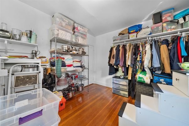 Interior, Walk-in Closets, Wood Texture Flooring