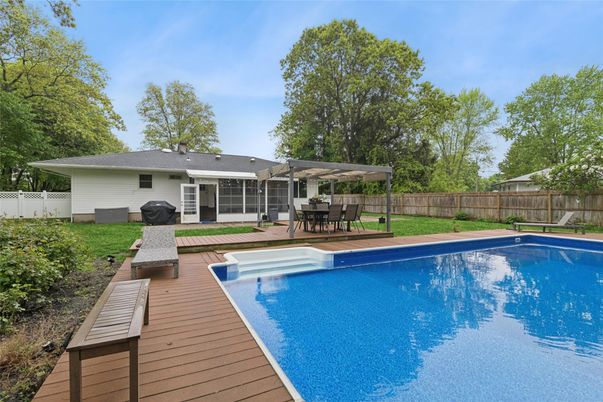 Exterior, Pool