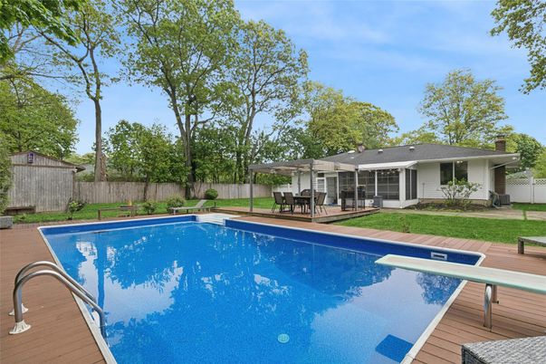 Exterior, Pool