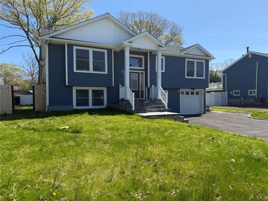 Attached, Exterior, Facade, Raised Ranch