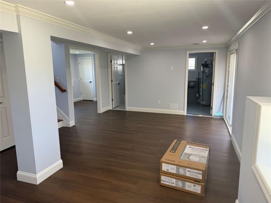 Fitness Equipment, Interior, Recessed Lighting, Wood Texture Flooring