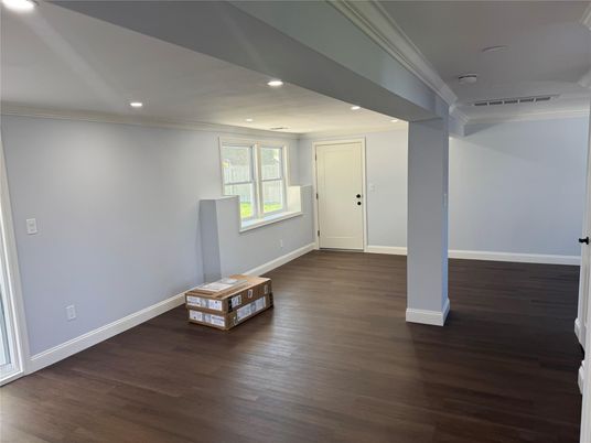 Empty room, Interior, Recessed Lighting, Wood Texture Flooring