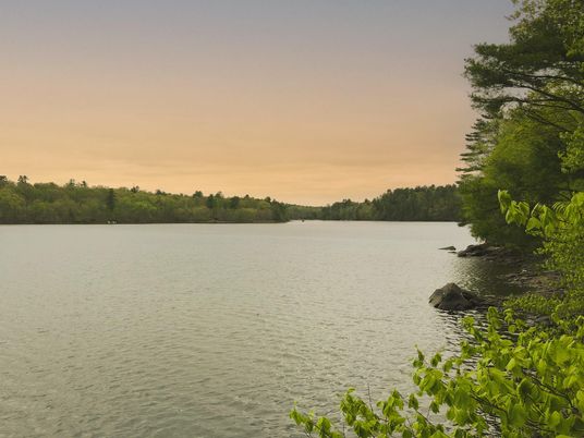 Exterior, Lake