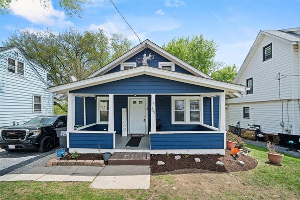 Exterior, Facade, Queen Anne Victorian