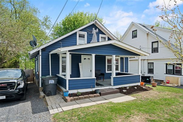 Exterior, Facade, Queen Anne Victorian