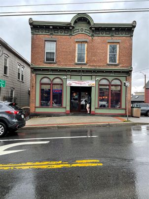 Exterior, Facade, Brick Facade, Rowhouse