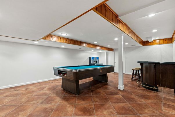 Billiard Table, Game Room, Interior, Recessed Lighting