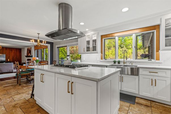 Chandelier, Dining room, Interior, Kitchen, Recessed Lighting, Stainless Steel Appliances