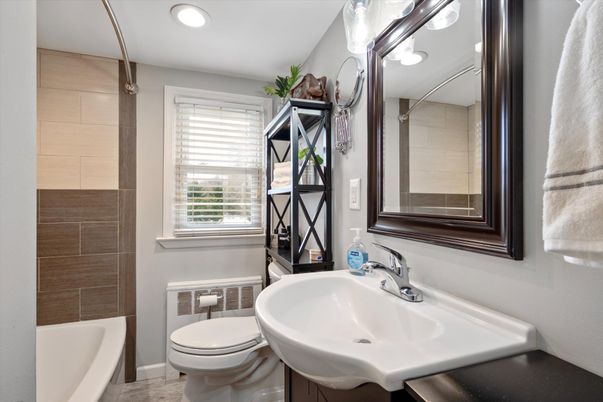 Bathroom, Interior, Recessed Lighting